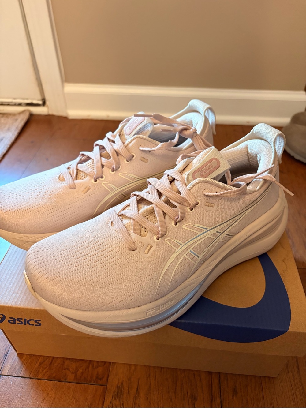 ASICS Women's Gel Nimbus 28 Running Sneakers - Size 8